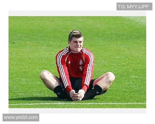 球星打坐足球神技展示 激发全场惊叹与热议