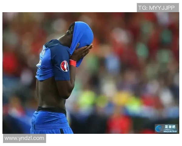 足球球星愤怒砸椅子背后深层原因揭示及其对职业生涯的潜在影响